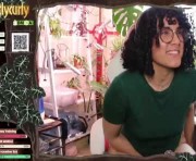 Profile picture of violentlycurly